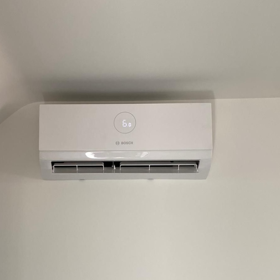 Air conditioner in bedroom